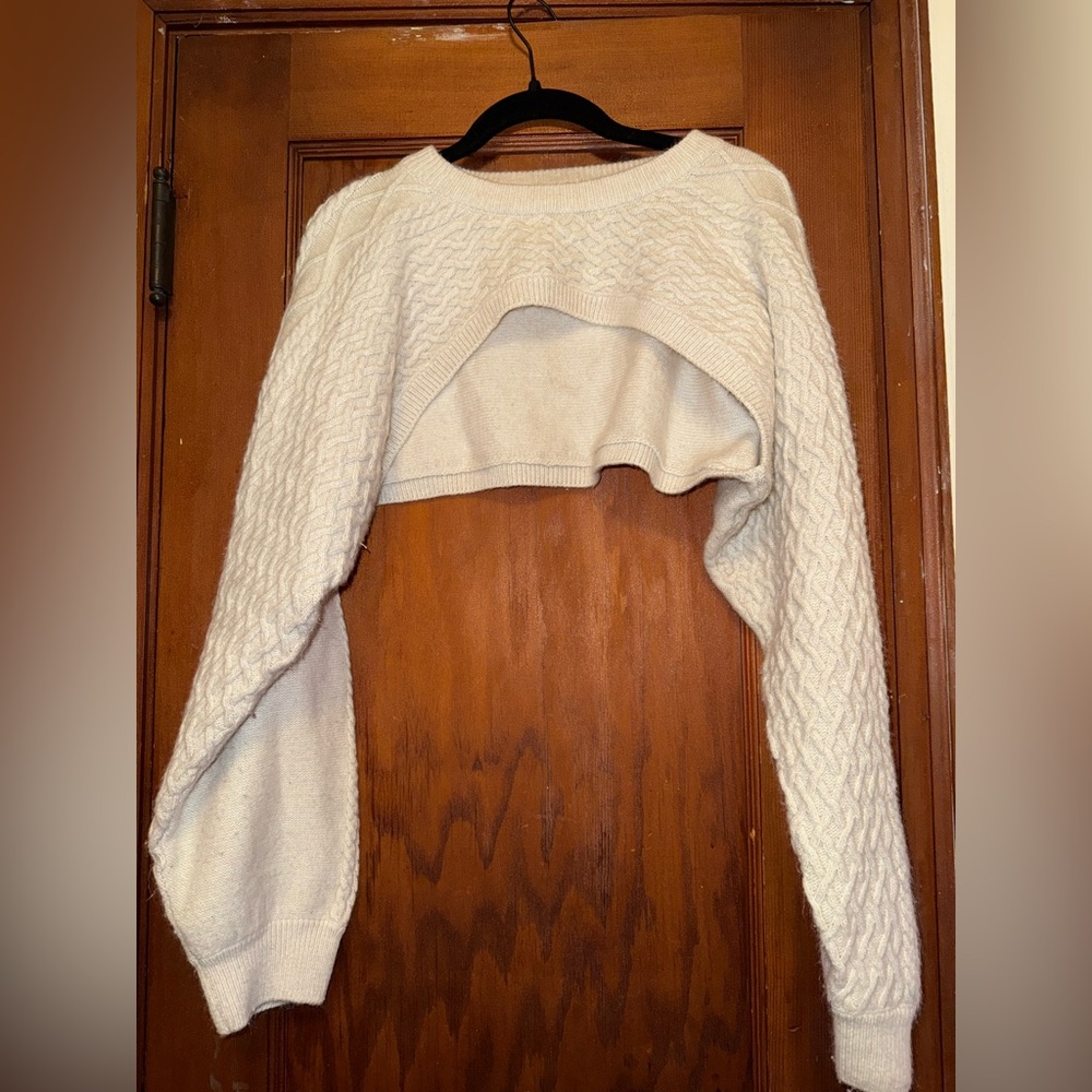 H& M EXTRA-SHORT SWEATER